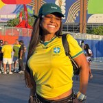 @camilaloures